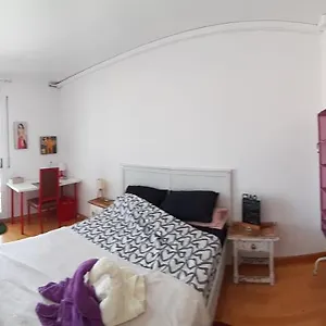 Habitación con baño y terraza privada grande y luminosa , Sabadell España